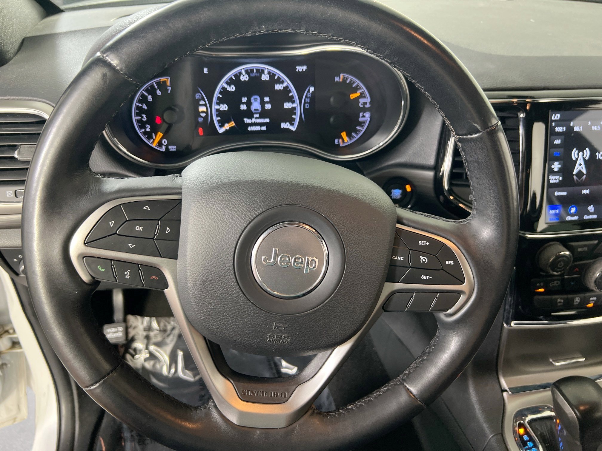 Used 2022 Jeep Grand Cherokee Laredo X image 11