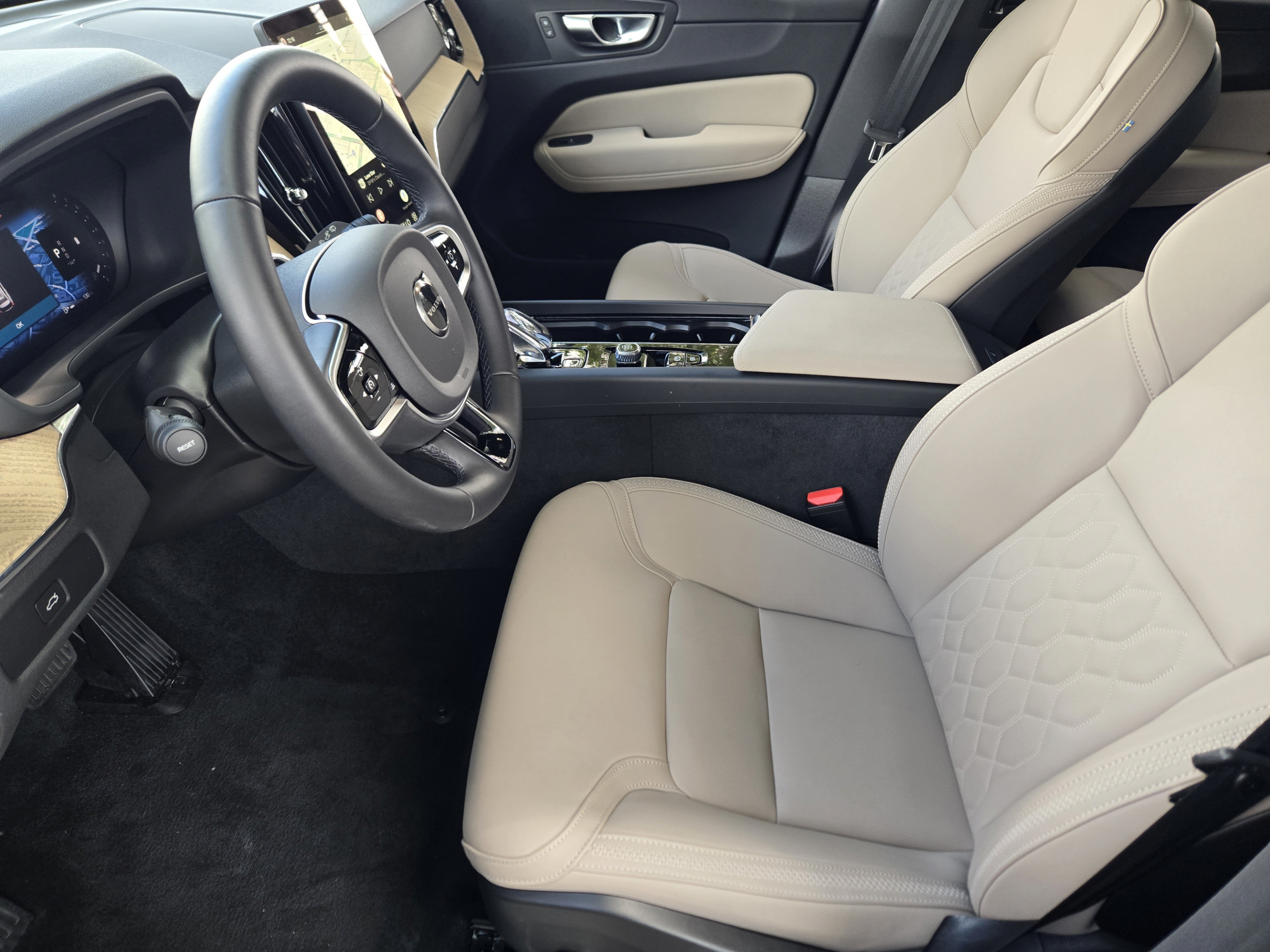 Certified 2026 Volvo XC60 B5 Plus w/ Protection Package Premier AWD/4WD image 11
