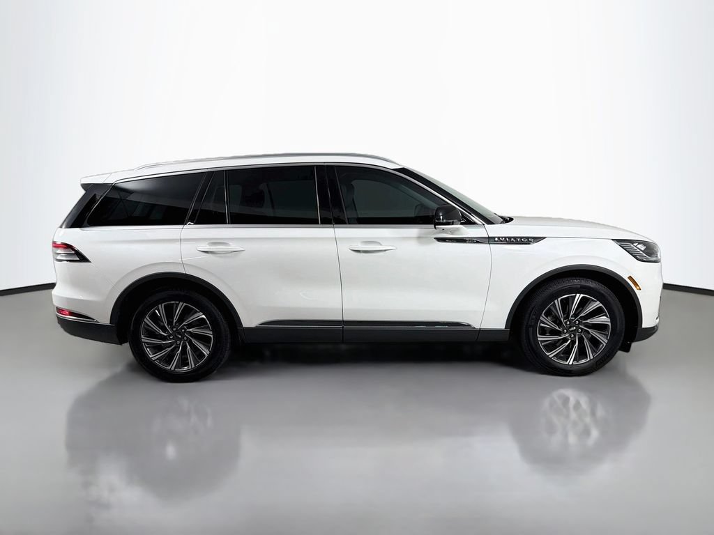 Used 2026 Lincoln Aviator 2WD image 4