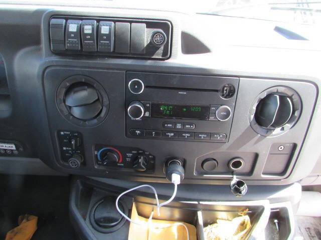 Used 2011 Ford E-450 and Econoline 450 Super Duty w/ Shuttle Bus Prep Pkg RWD image 6
