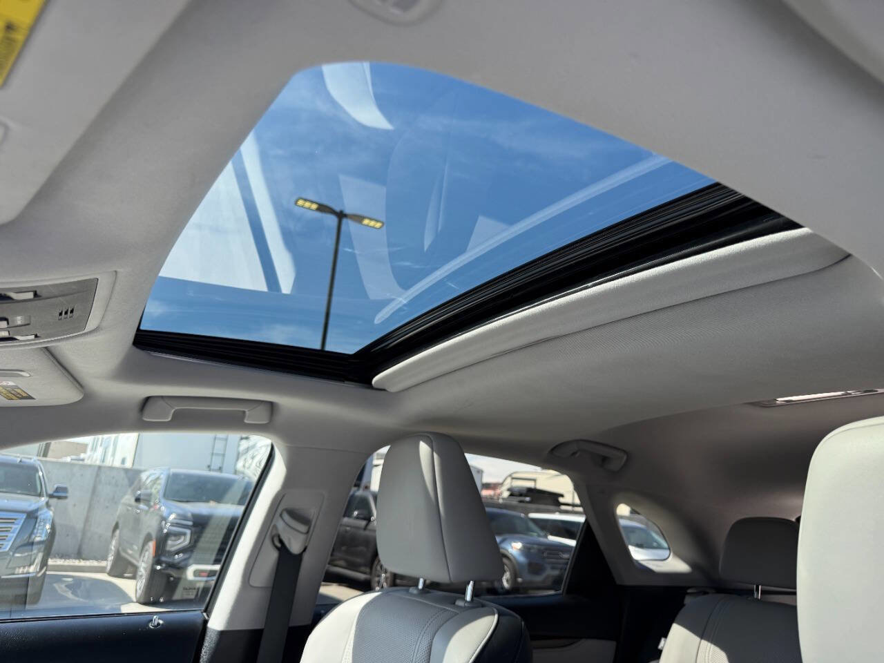 Used 2017 Lexus RX 350 Base AWD 4dr SUV w/ Premium Package image 29