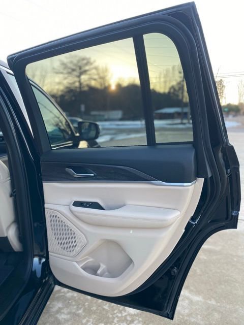 Used 2025 Jeep Grand Cherokee Limited image 11