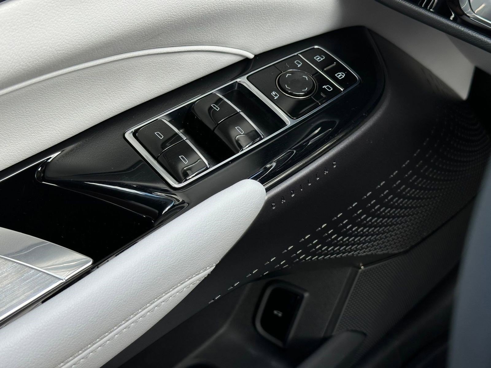 New 2026 Cadillac Lyriq Sport image 13