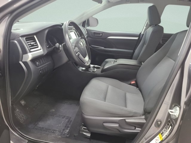 Used 2019 Toyota Highlander LE FWD image 16
