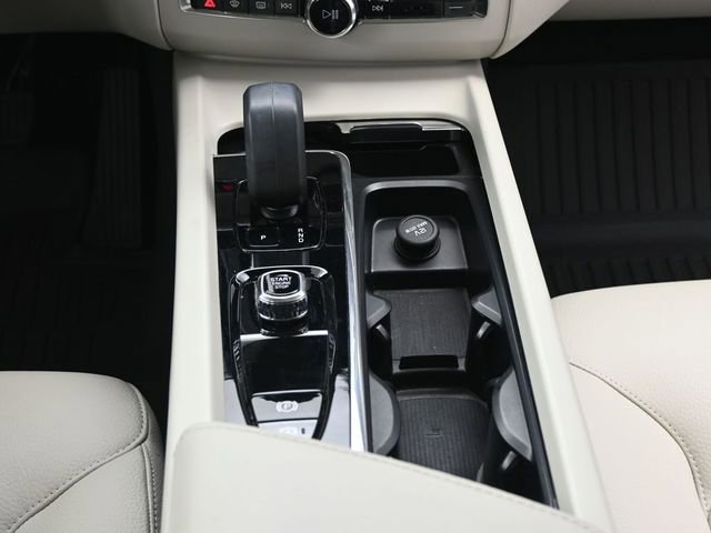 Used 2023 Volvo XC60 B5 Plus w/ Protection Package Premier image 27