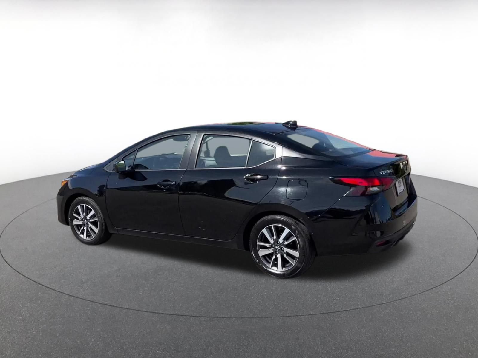 Used 2025 Nissan Versa SV FWD image 10
