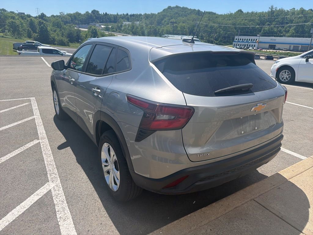 Used 2024 Chevrolet Trax LS FWD image 8