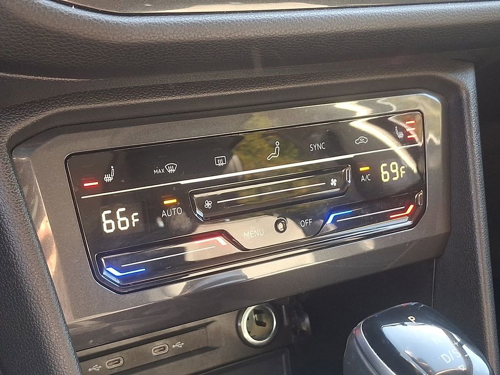 Used 2022 Volkswagen Tiguan SE image 17