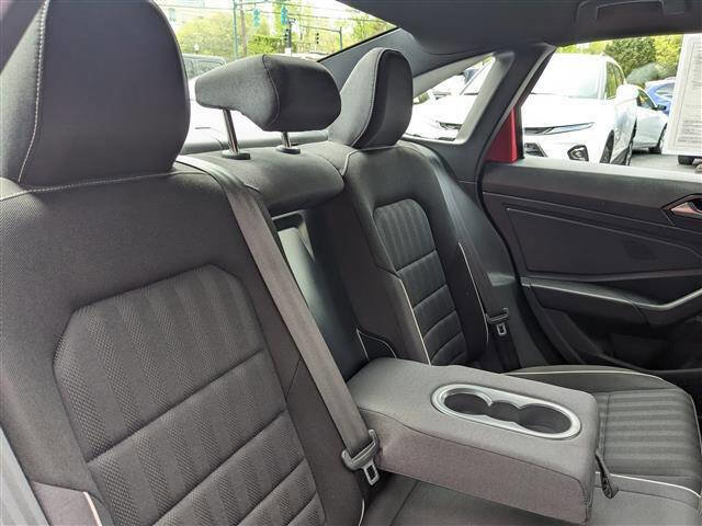 Used 2024 Volkswagen Jetta Sport image 10