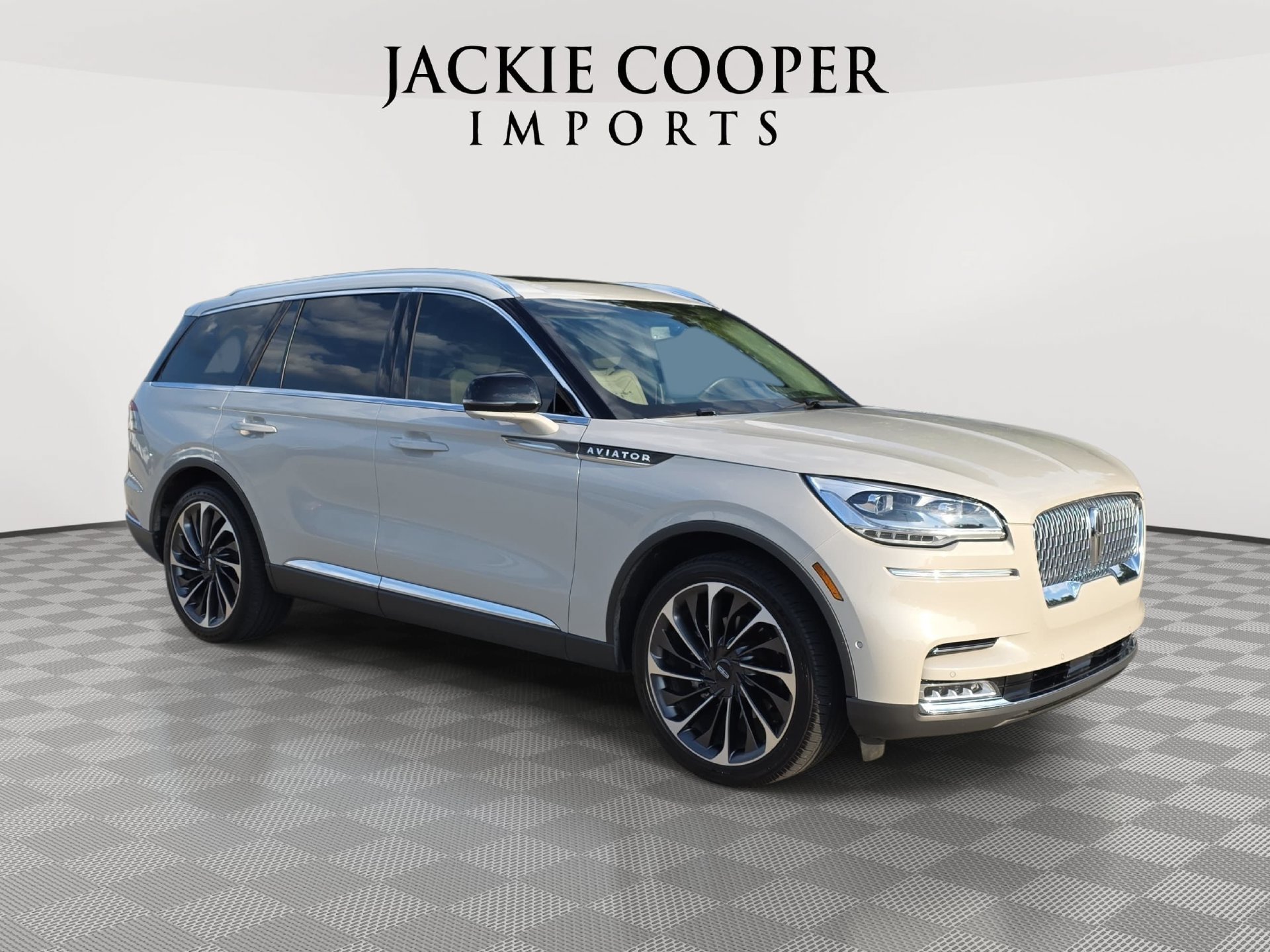 Used 2023 Lincoln Aviator Reserve w/ Equipment Group 201A AWD/4WD image 3