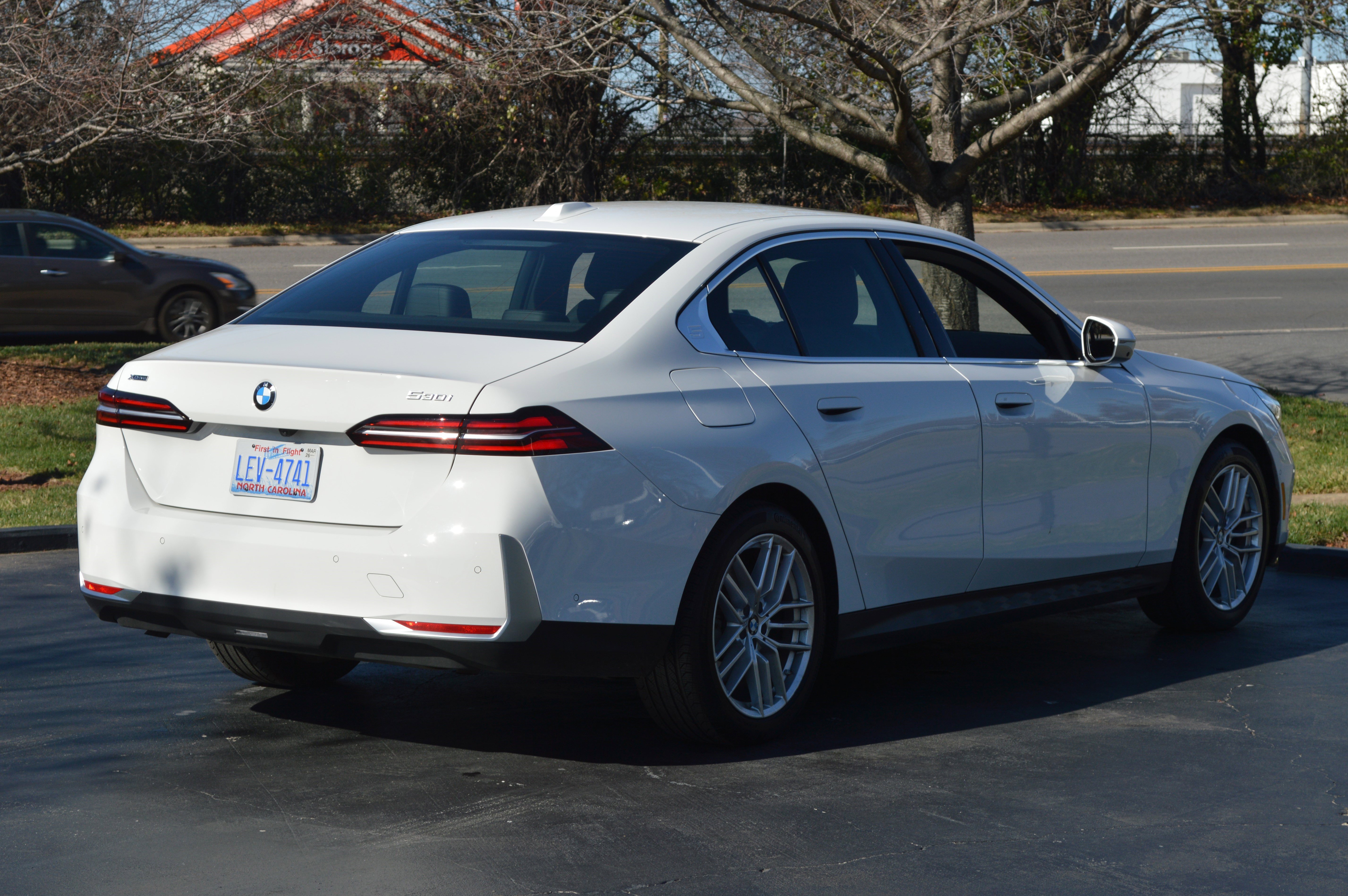 Used 2025 BMW 530i xDrive w/ Premium Package image 11