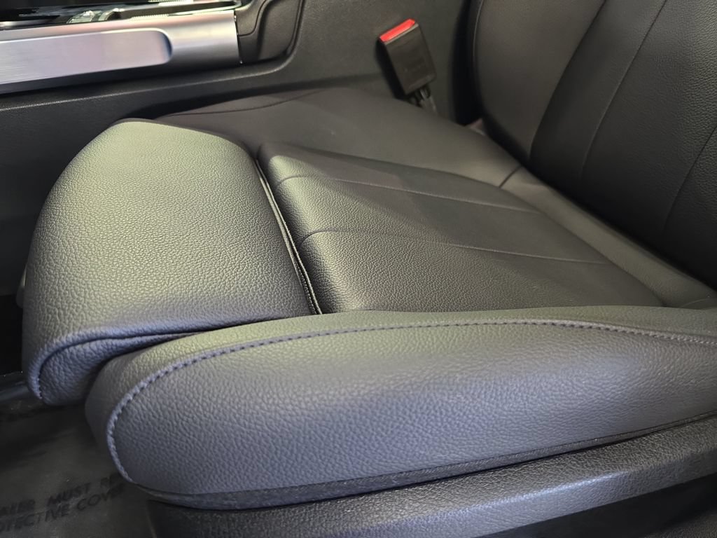 Used 2026 Mercedes-Benz GLB 250 image 32