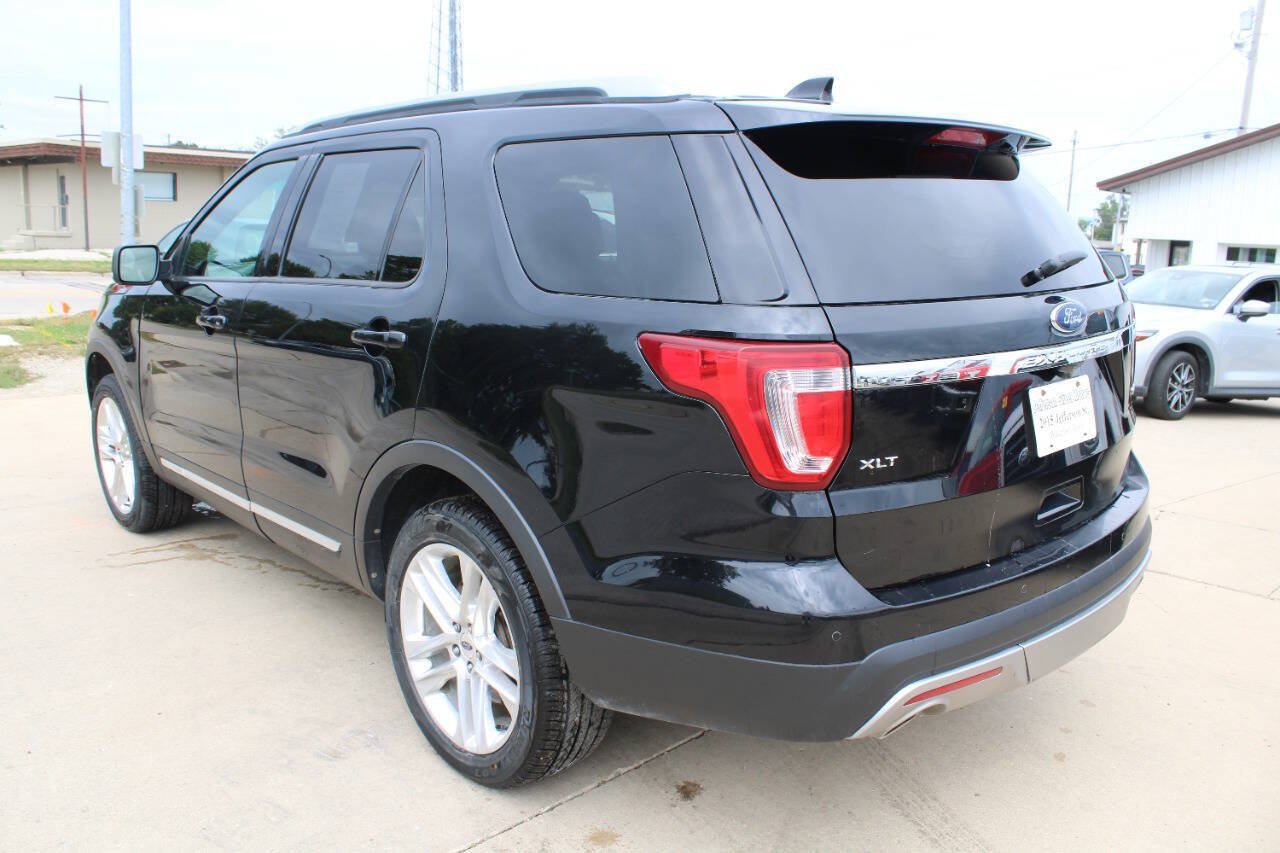 Used 2016 Ford Explorer XLT w/ Equipment Group 202A AWD/4WD image 8