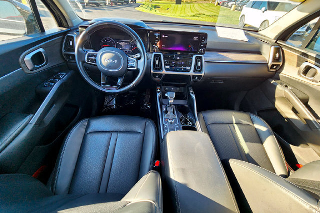 Used 2022 Kia Sorento S w/ Panoramic Sunroof Package AWD/4WD image 10
