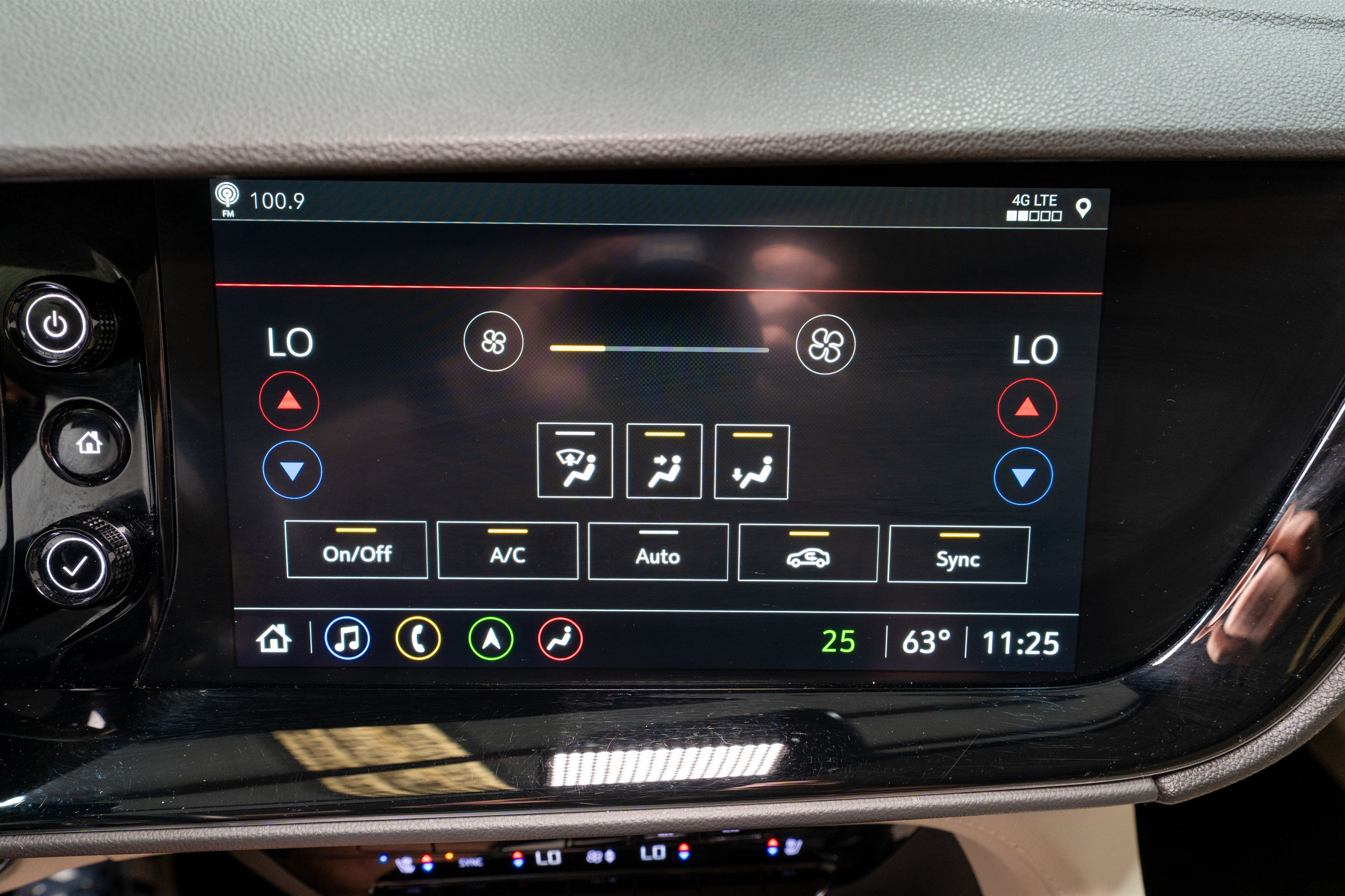 Used 2022 Buick Envision Avenir w/ Technology Package II image 22