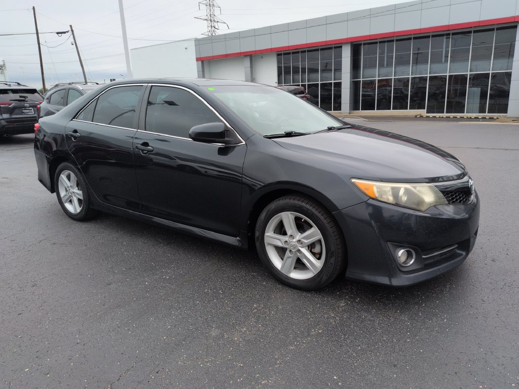 Used 2014 Toyota Camry SE w/ Moonroof Package FWD image 8