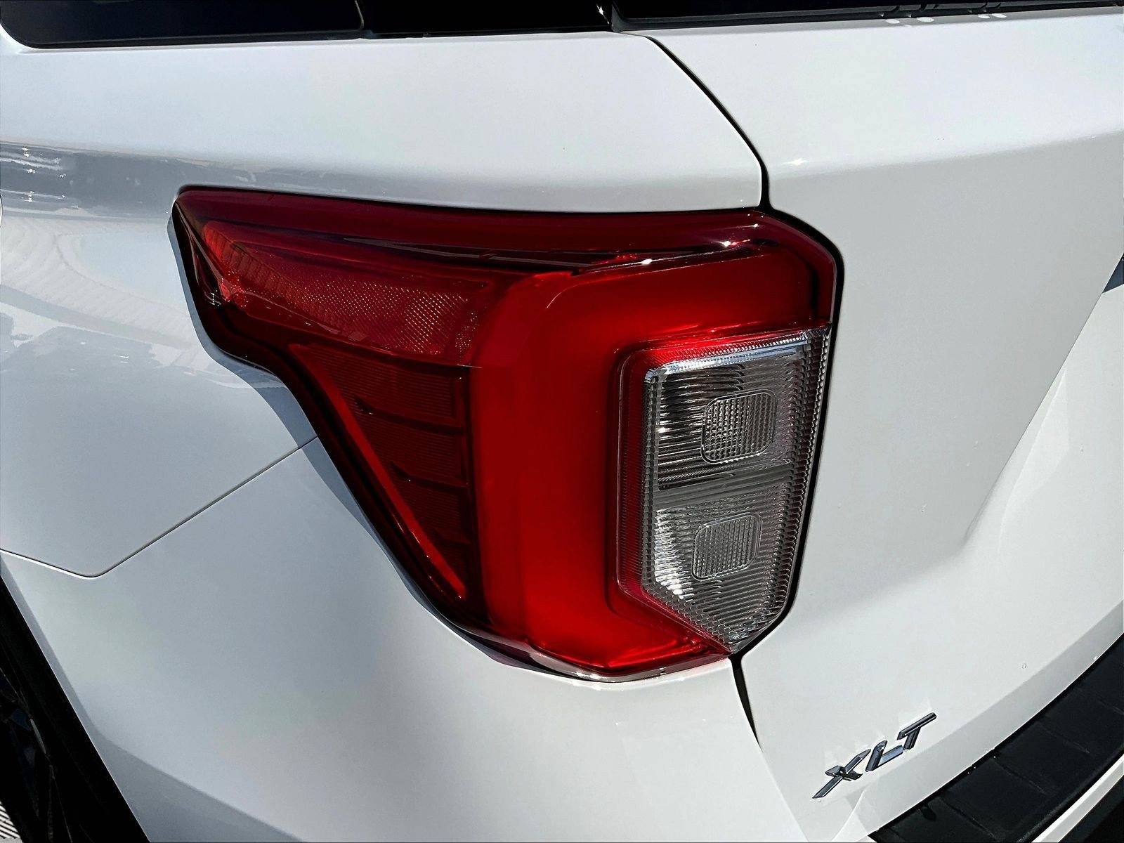 Used 2023 Ford Explorer XLT AWD/4WD image 23