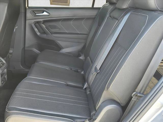Used 2023 Volkswagen Tiguan SE R-Line image 18