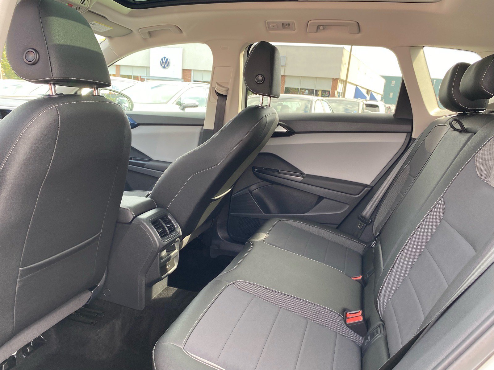 Certified 2023 Volkswagen Taos SE FWD image 20