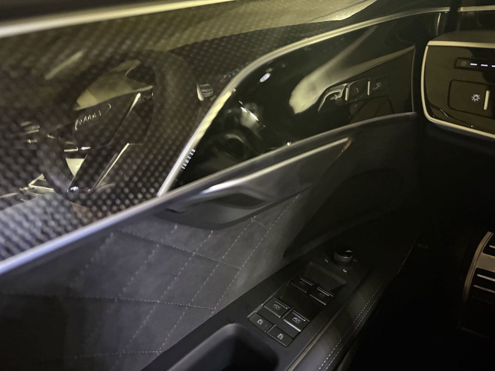 New 2025 Audi S8 image 13