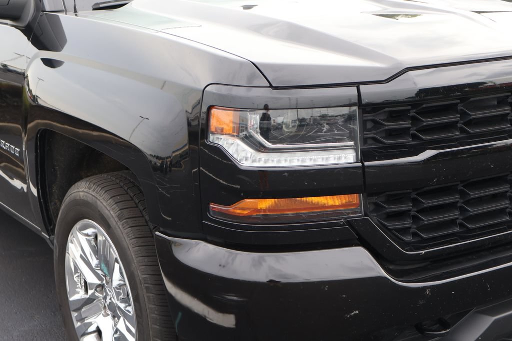 Used 2018 Chevrolet Silverado 1500 Custom w/ Custom Value Package AWD/4WD image 4