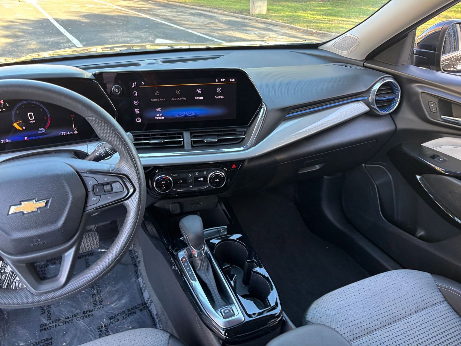 Used 2025 Chevrolet Trax LT FWD image 30