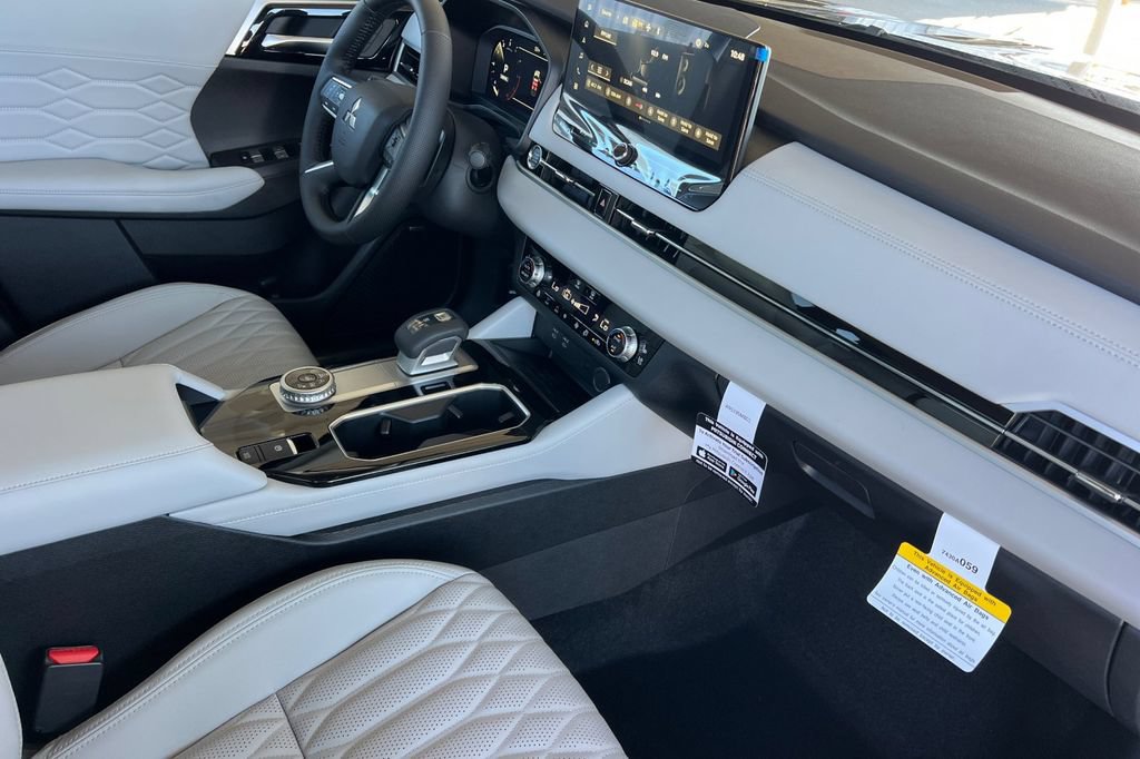 New 2026 Mitsubishi Outlander SEL FWD image 17
