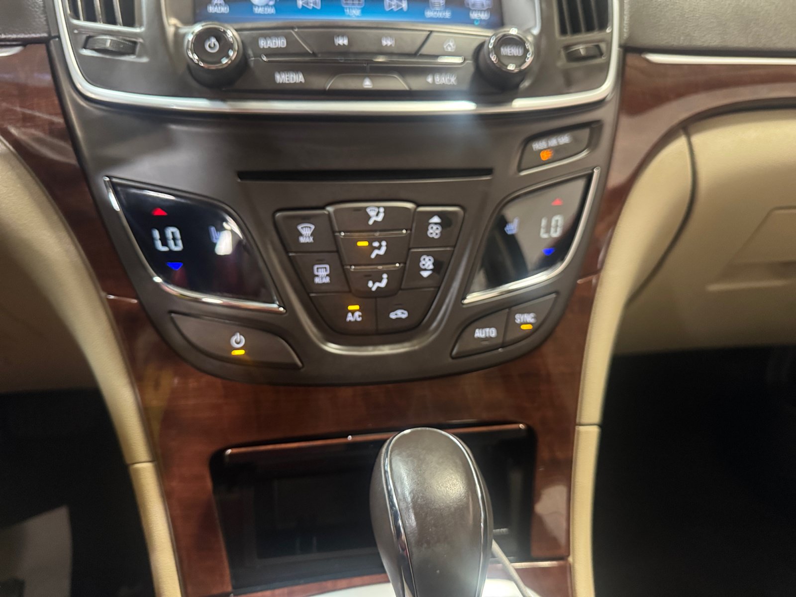Used 2016 Buick Regal FWD image 12