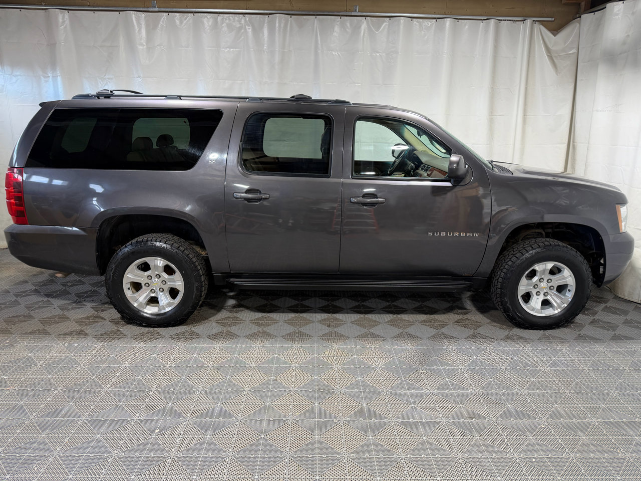 Used 2010 Chevrolet Suburban LT image 9
