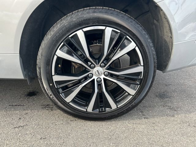 Certified 2025 Volvo XC60 B5 Plus image 9