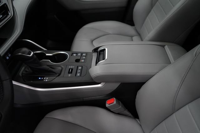Used 2023 Toyota Highlander XLE image 57