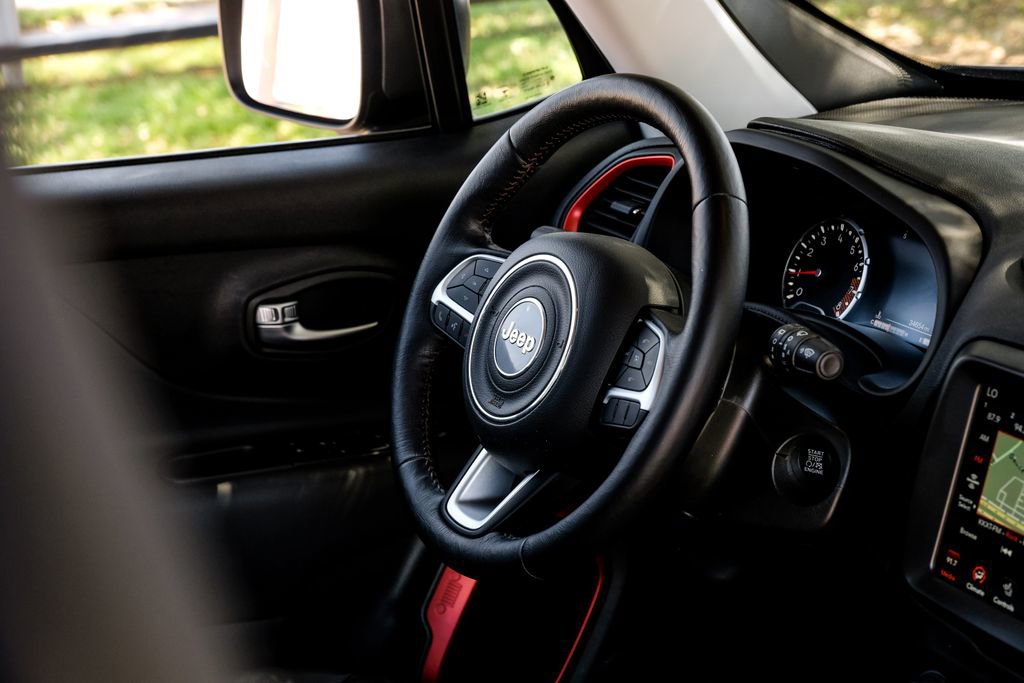 Used 2021 Jeep Renegade Trailhawk image 24