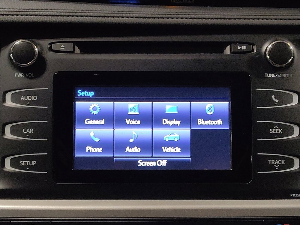 Used 2018 Toyota Highlander LE image 25