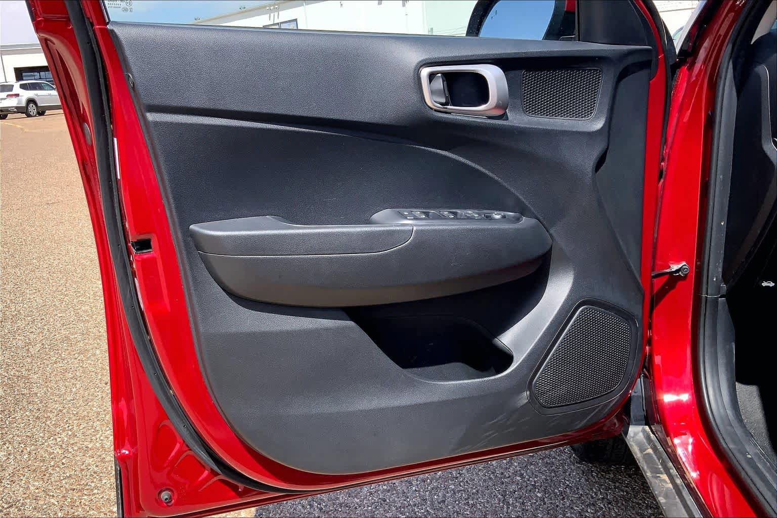Used 2025 Hyundai Venue SEL FWD image 22