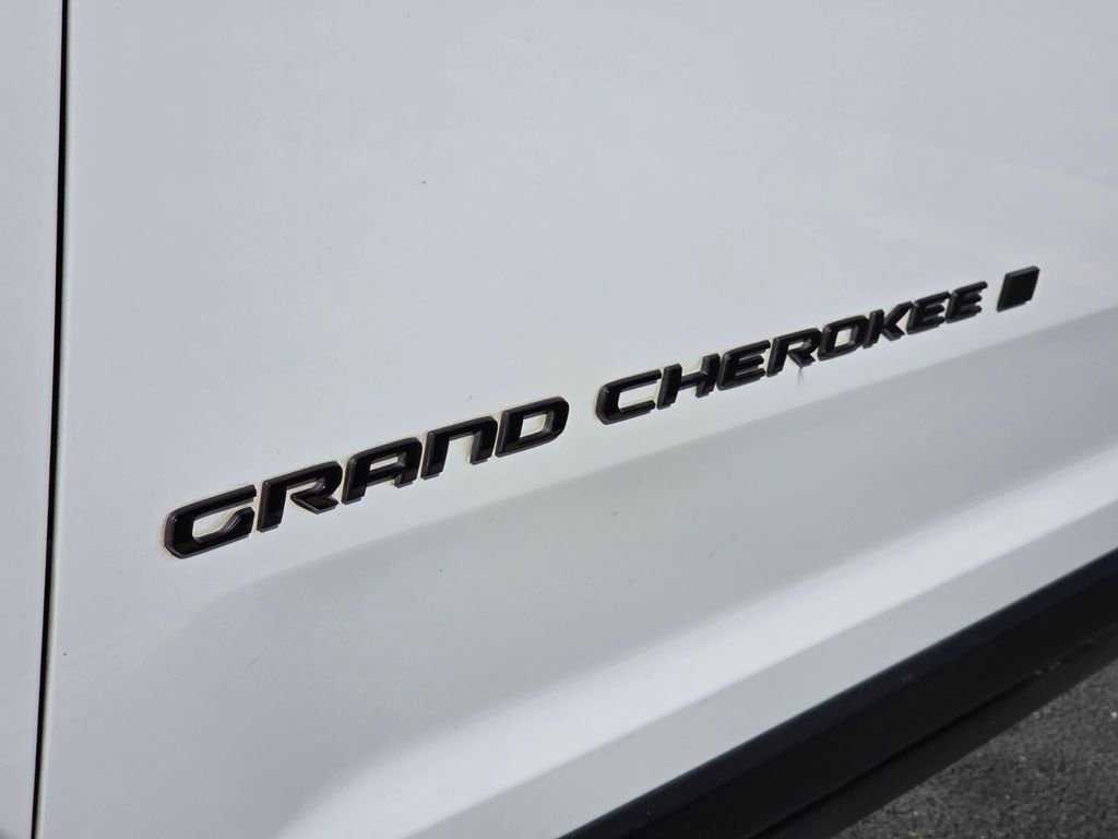 Used 2023 Jeep Grand Cherokee Altitude image 4