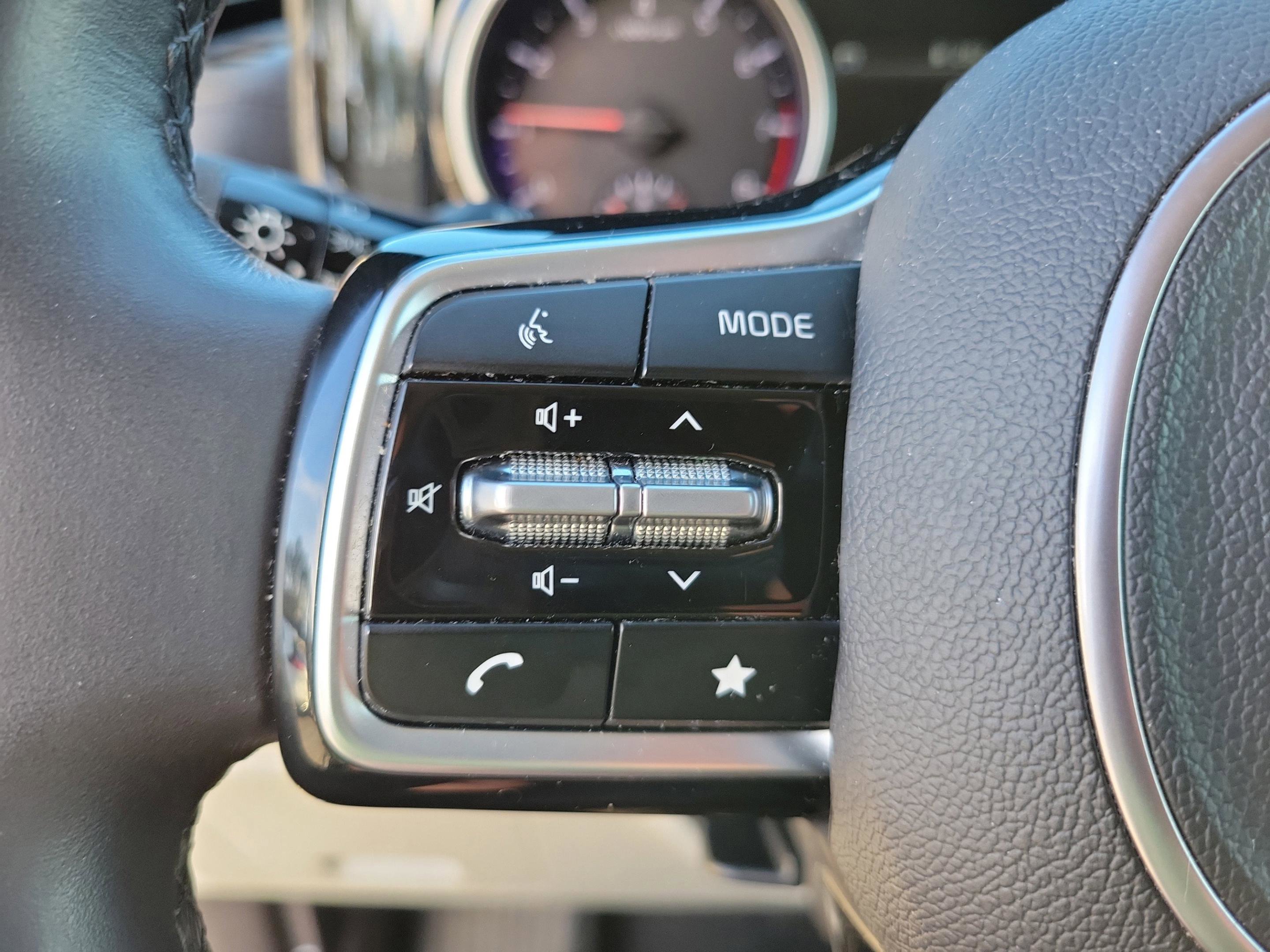 Used 2024 Kia Carnival EX image 35