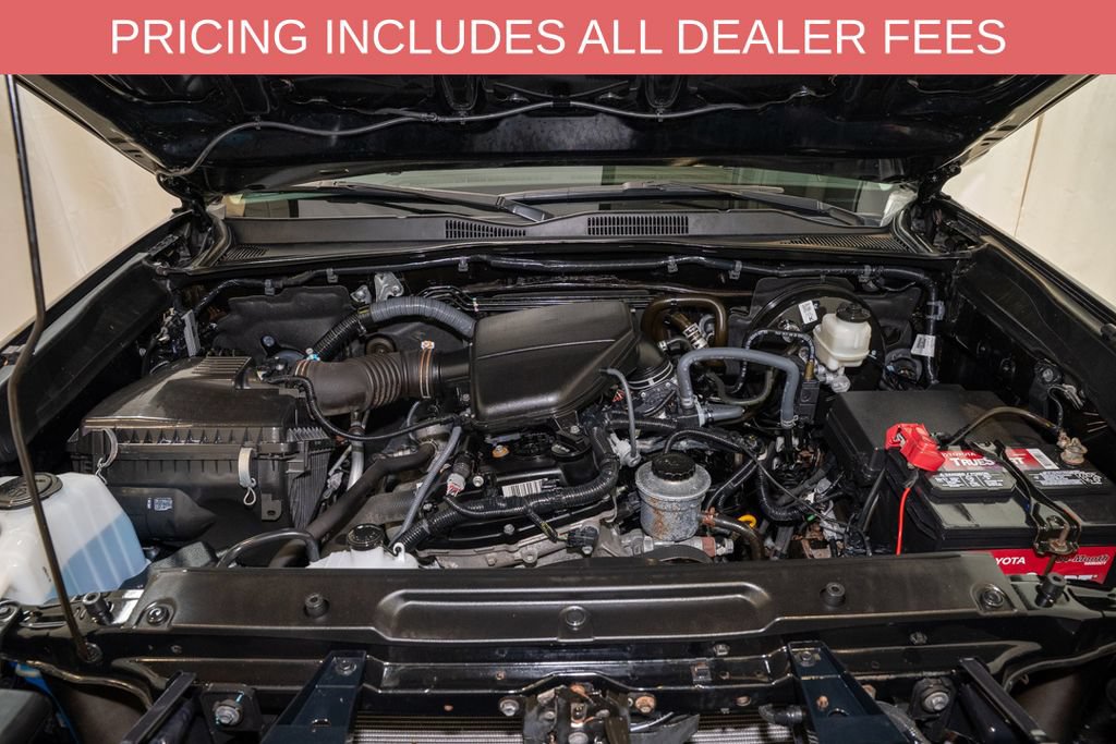 Used 2021 Toyota Tacoma SR5 w/ SR5 Appearance Package (SM) AWD/4WD image 18