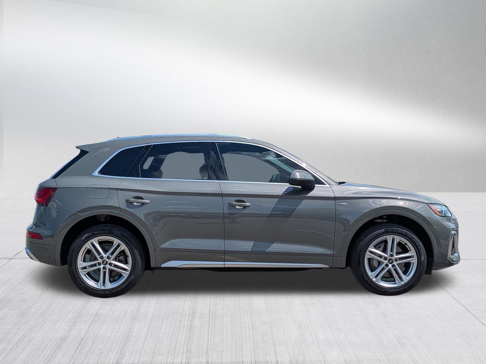 Used 2023 Audi Q5 e Premium w/ Convenience Package AWD/4WD image 8
