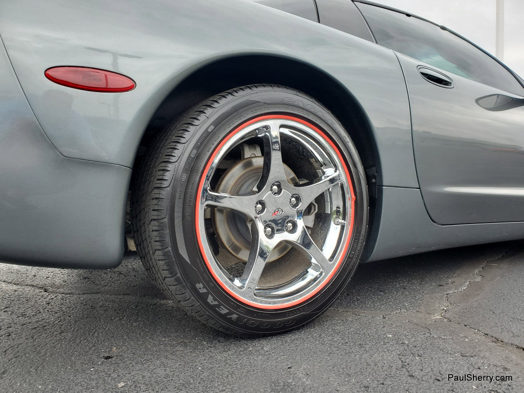 Used 2004 Chevrolet Corvette Coupe RWD image 13