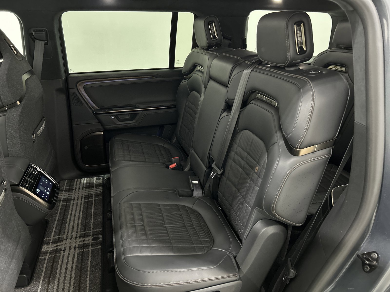 Used 2025 Rivian R1S Premium image 21