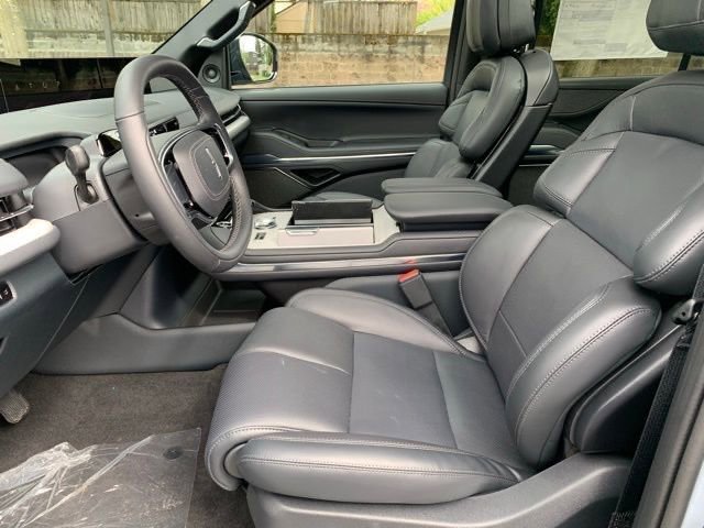 New 2026 Lincoln Navigator Reserve w/ Jet Appearance Package AWD/4WD image 13