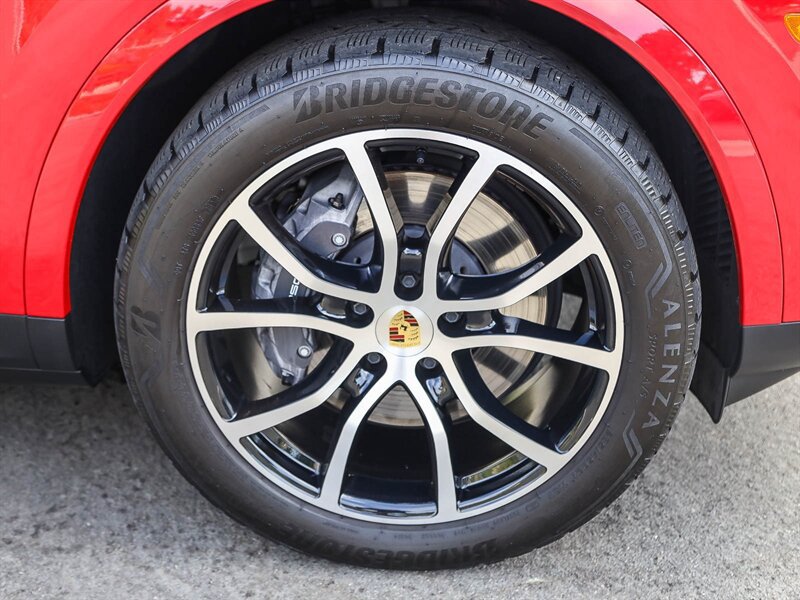 Used 2024 Porsche Cayenne AWD/4WD image 11