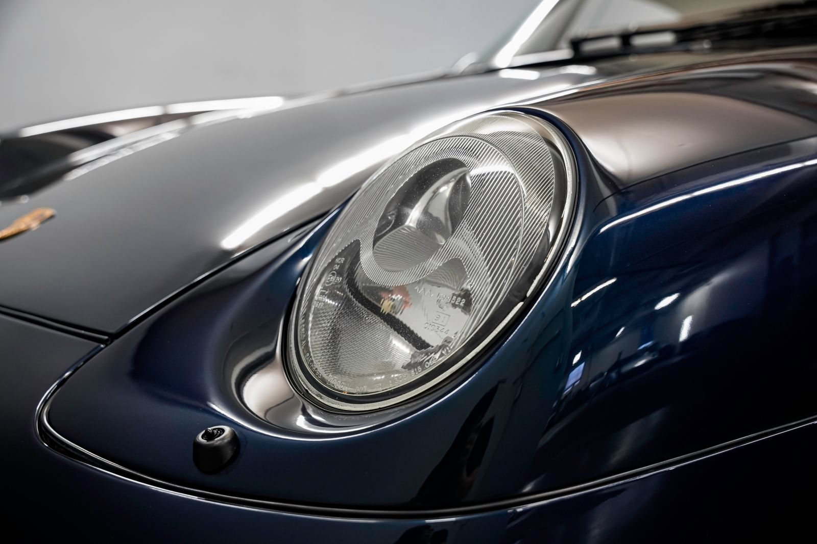 Used 1996 Porsche 911 Carrera 4S AWD/4WD image 32