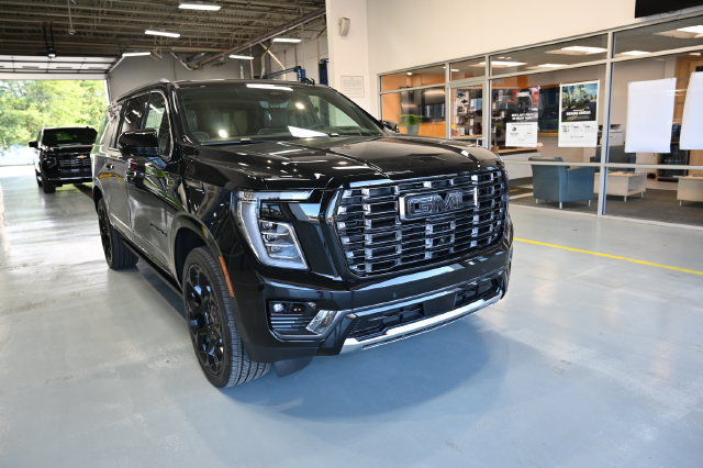 New 2026 GMC Yukon XL Denali Ultimate AWD/4WD image 3