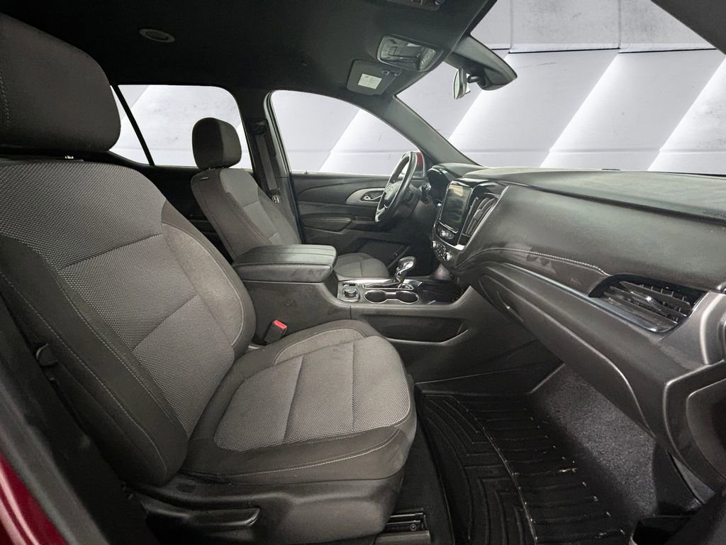 Used 2023 Chevrolet Traverse LT image 13