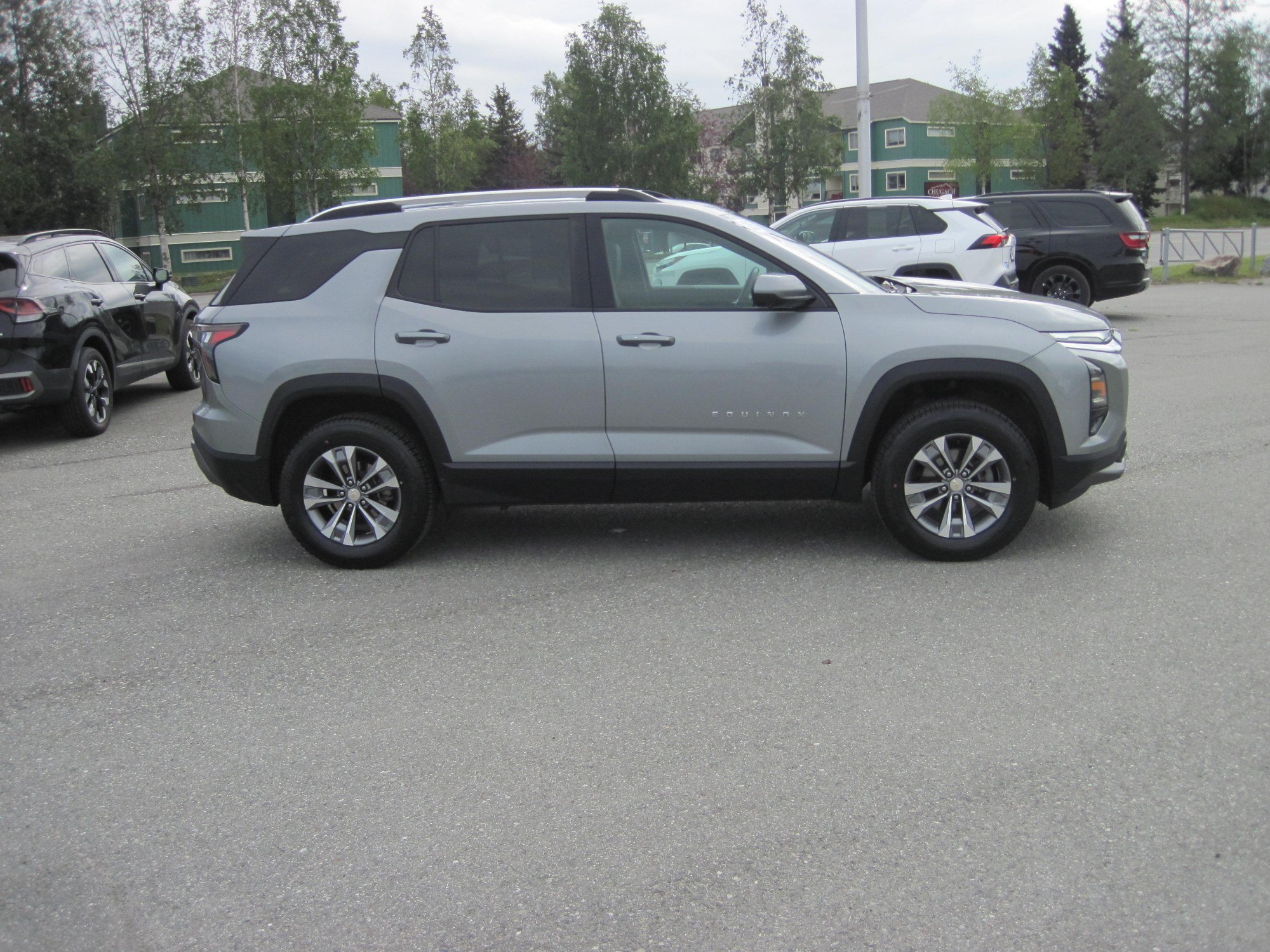 Used 2025 Chevrolet Equinox LT w/ Convenience Package II AWD/4WD image 2