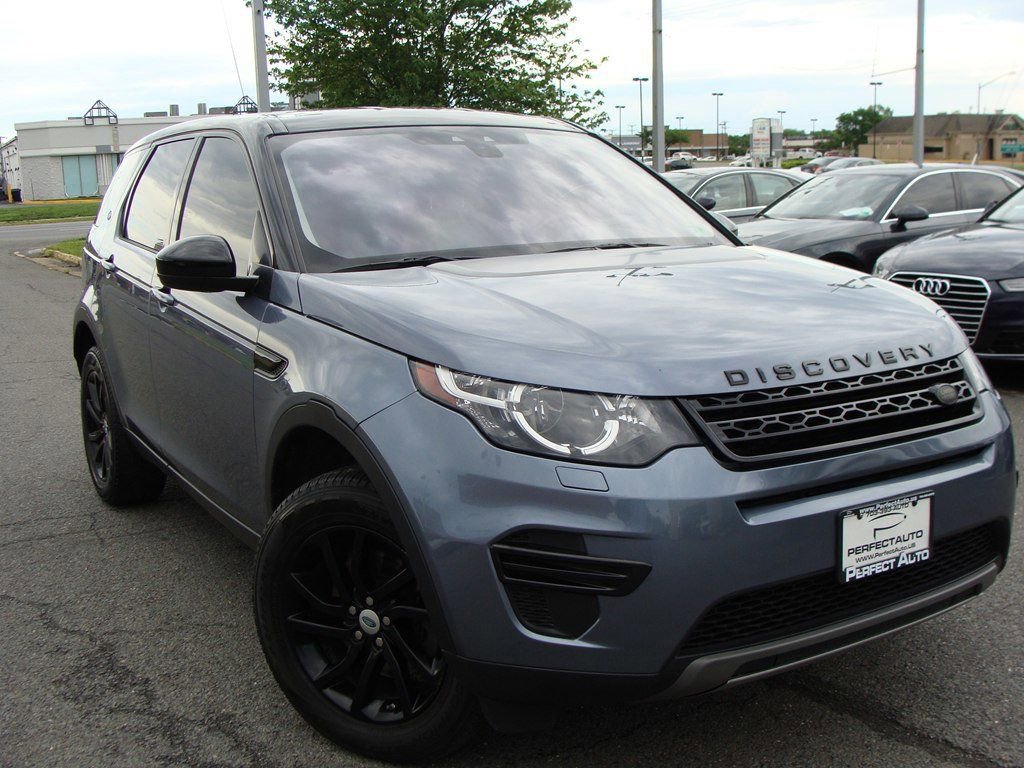 Used 2018 Land Rover Discovery Sport SE AWD/4WD image 1