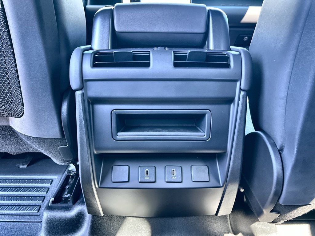 New 2026 Land Rover Defender 110 X-Dynamic SE AWD/4WD image 16
