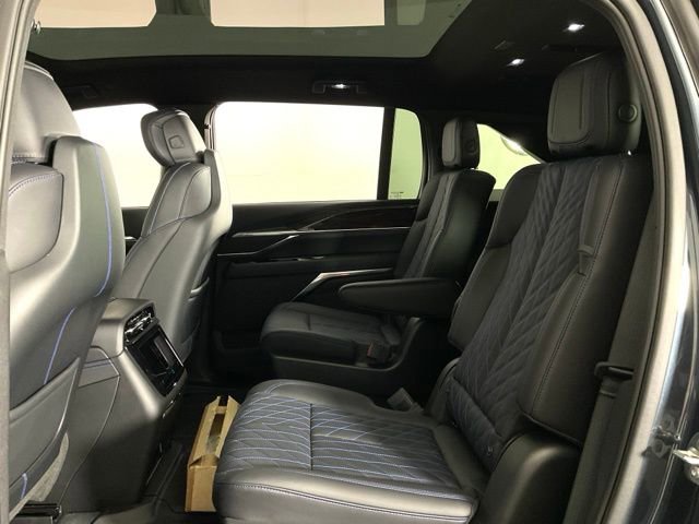 New 2026 Cadillac Escalade IQ Sport 1 w/ LPO, ONYX Package image 36