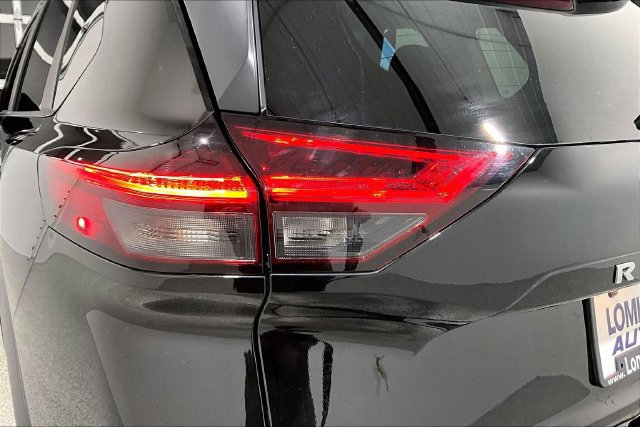 Used 2023 Nissan Rogue S AWD/4WD image 46